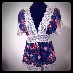 Tunic floral and lace top